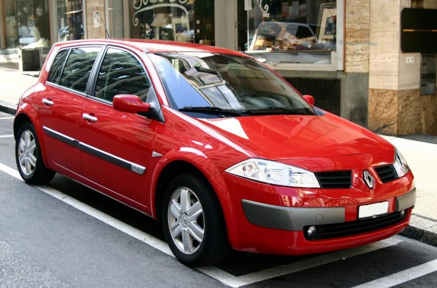 Roter Renault Megane 2 Frontansicht