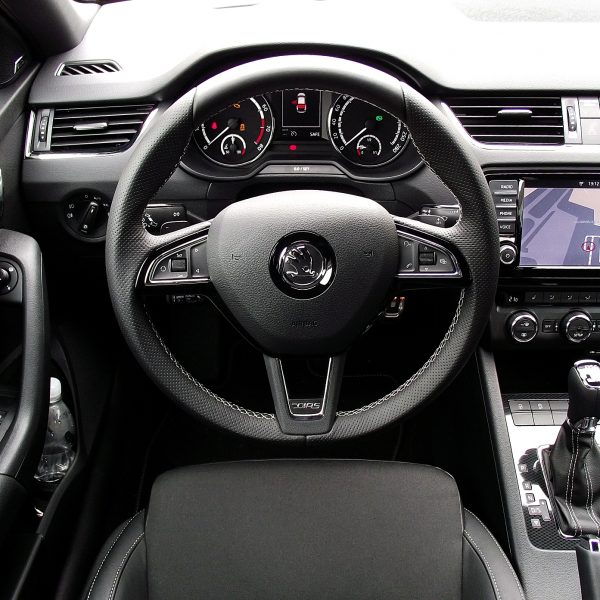 Fahrerseite Skoda Octavia 3 mit navi
