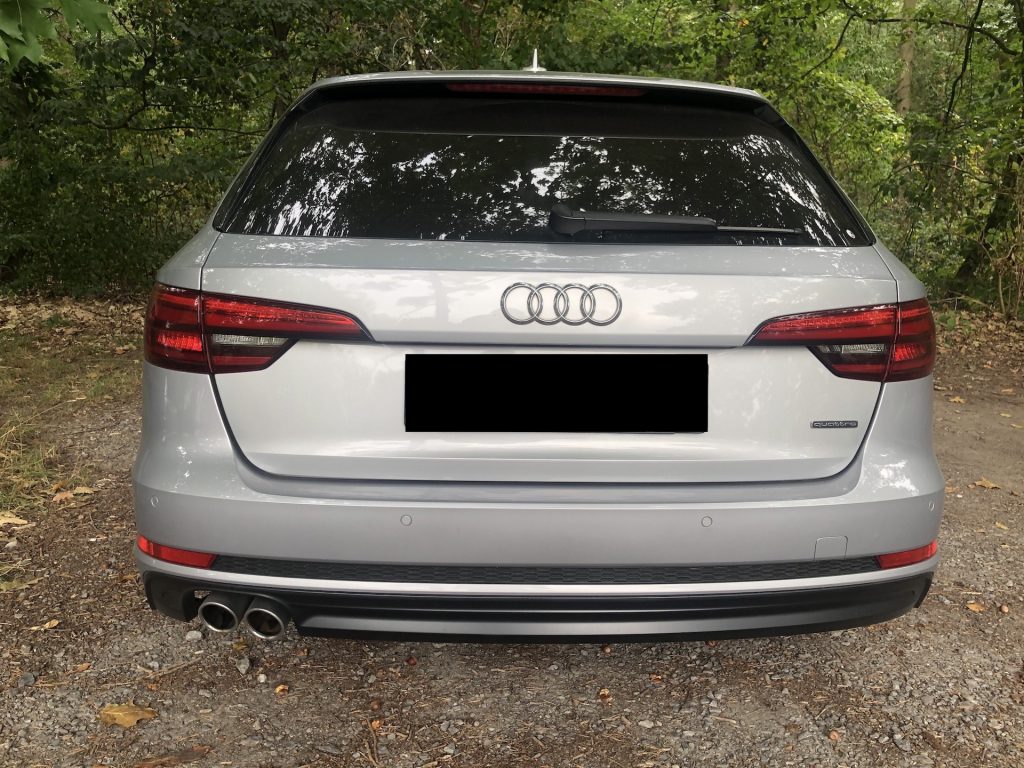 Heckansicht Grauer Audi A4