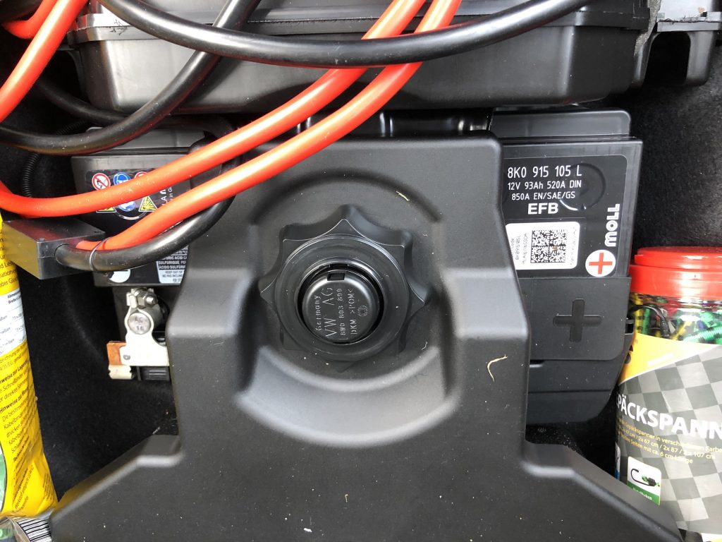 Audi A4 Leere Batterie wechseln Kosten, Anlernen und Laden