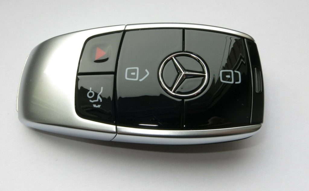 Mercedes Schlüssel Neu Anlernen Nach Batteriewechsel Mercedes C-Klasse: Leere Schlüsselbatterie wechseln & Anlernen