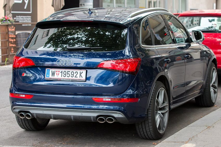 Audi SQ5 8R (2012–2017) Wien 26 July 2020 JM (1).jpg