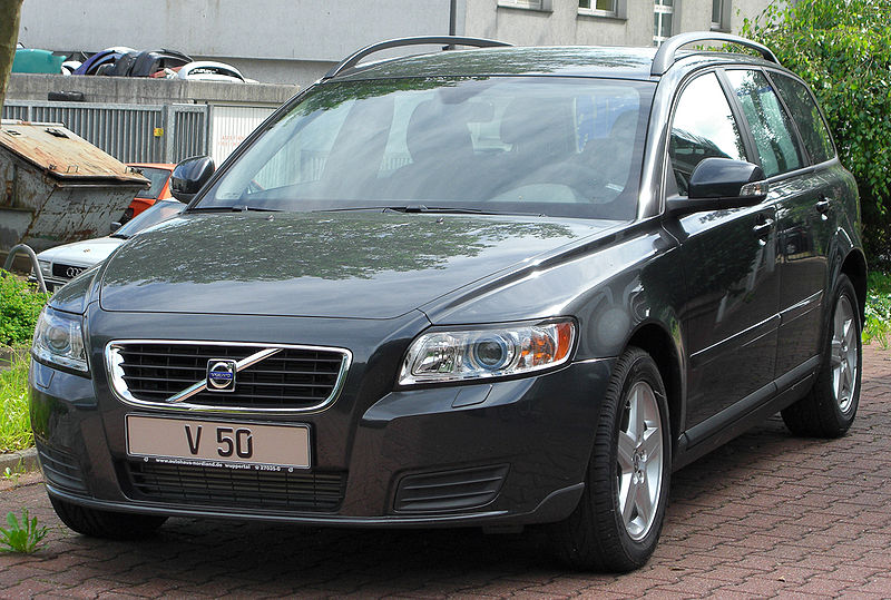 Volvo V50 2.0D Kinetic Facelift front 20100613.jpg