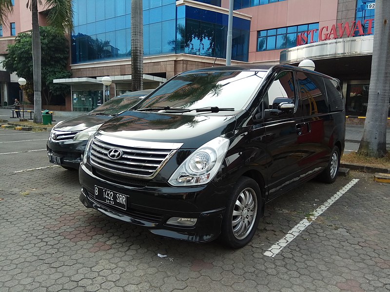 2013 Hyundai H-1, Sawah Besar, Central Jakarta.jpg