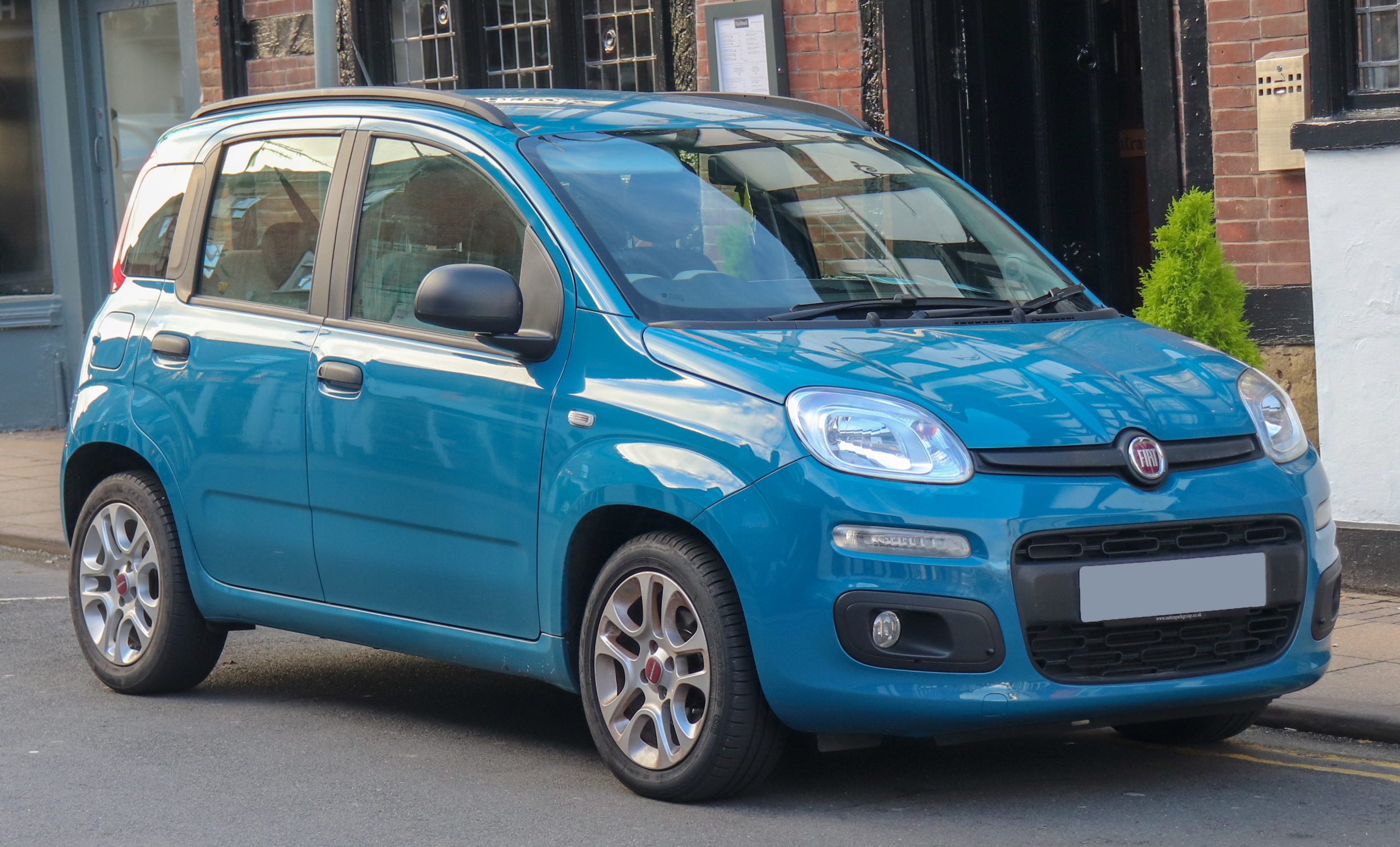 Frontansicht blauer Fiat Panda