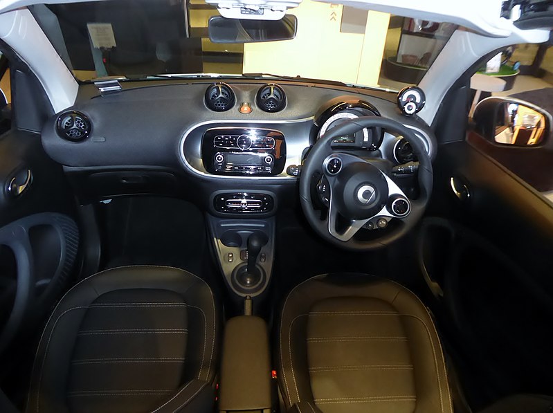 Smart fortwo cabrio macchiato (DBA-453444) interior.jpg
