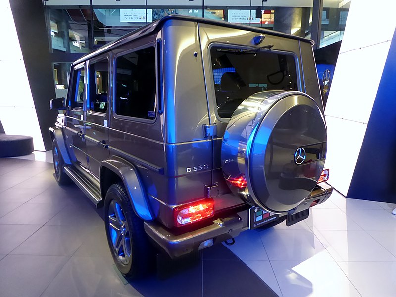 The rearview of Mercedes-Benz G 550 (W463).jpg