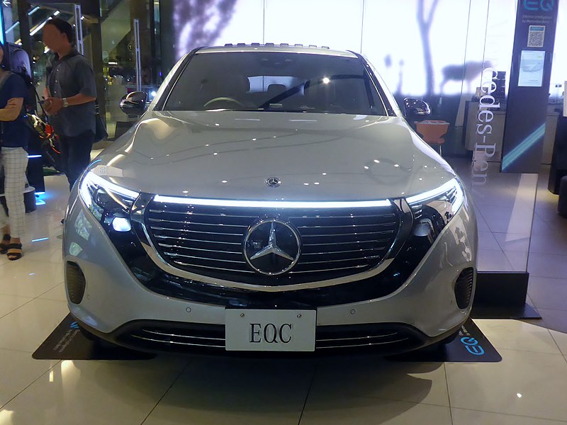 Mercedes-Benz EQC 400 4MATIC (N293) front.jpg