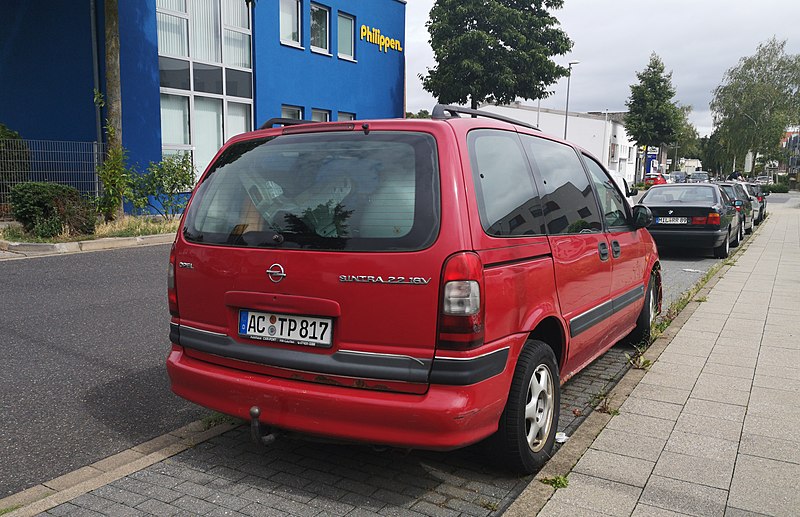 Opel Sintra (49731274473).jpg