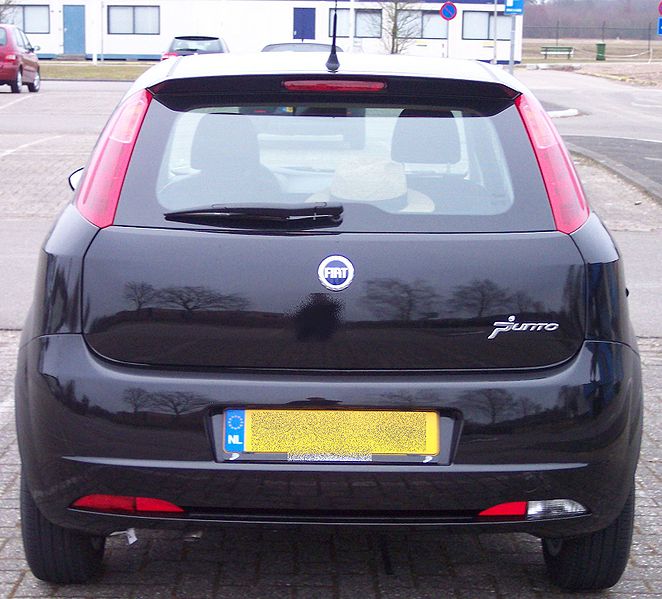 Fiat Punto 2006 h black.jpg
