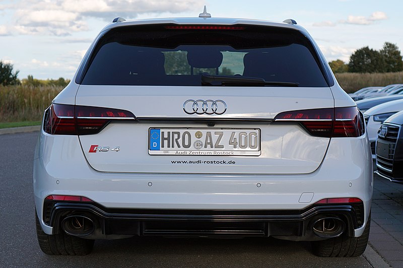 Audi rs4 b9 2020-4 Heck Schriftzug.jpg