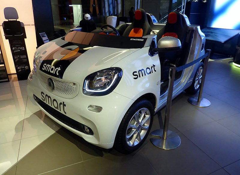 The frontview of smart fortwo (DBA-453342) used as Hanshin Koshien Stadium Relief Car.jpg