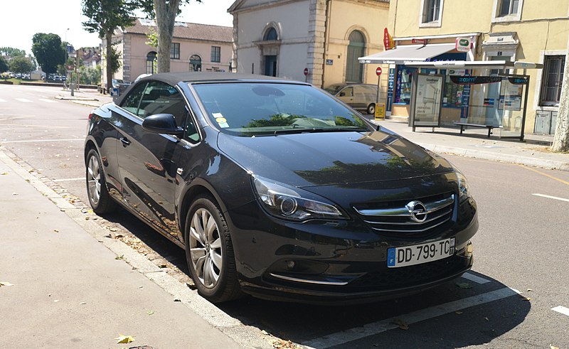 Opel Cascada (48786574573).jpg