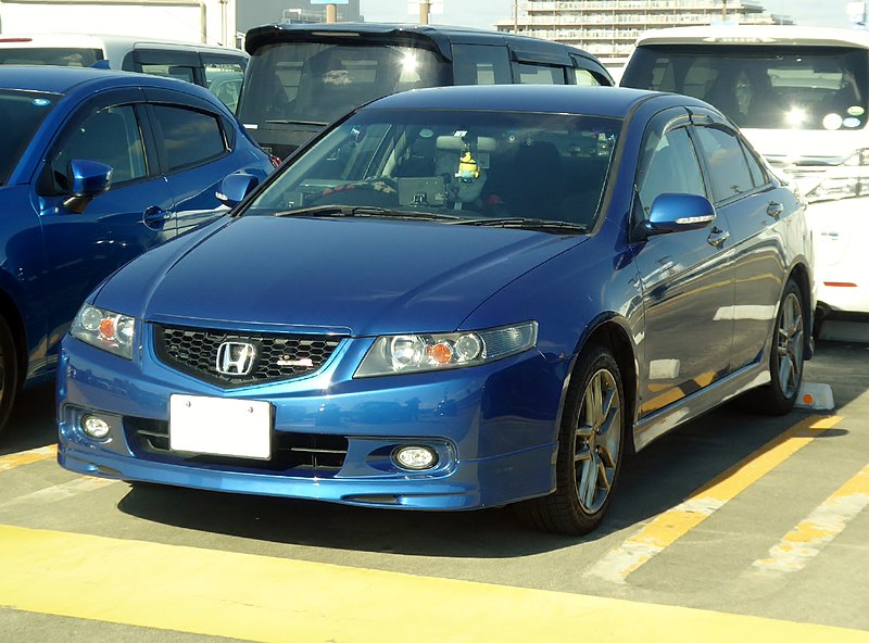 Honda ACCORD Euro-R (LA-CL7) front.jpg