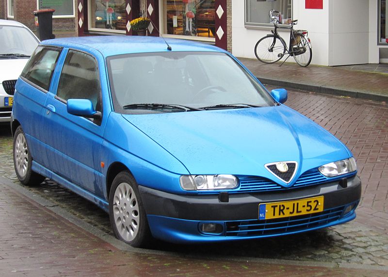 Alfa Romeo 145 in Aardenburg.JPG