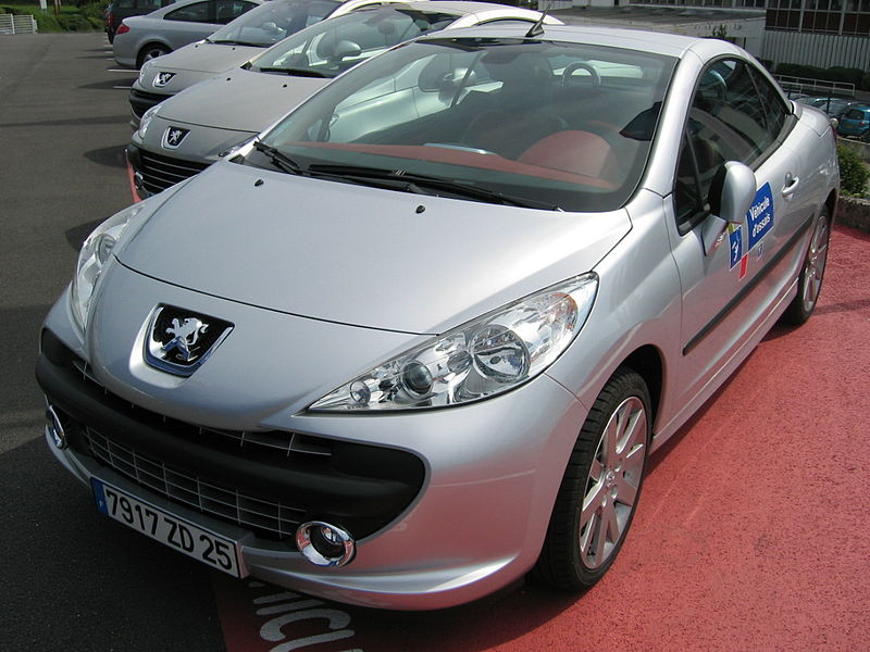 Peugeot 207 CC 02.jpg