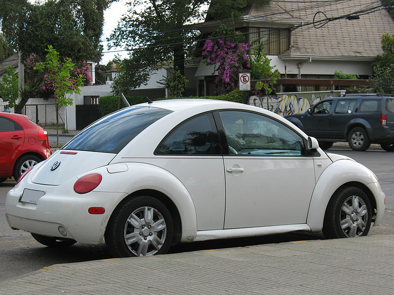 Volkswagen New Beetle 2.0 2000 (16501910677).jpg