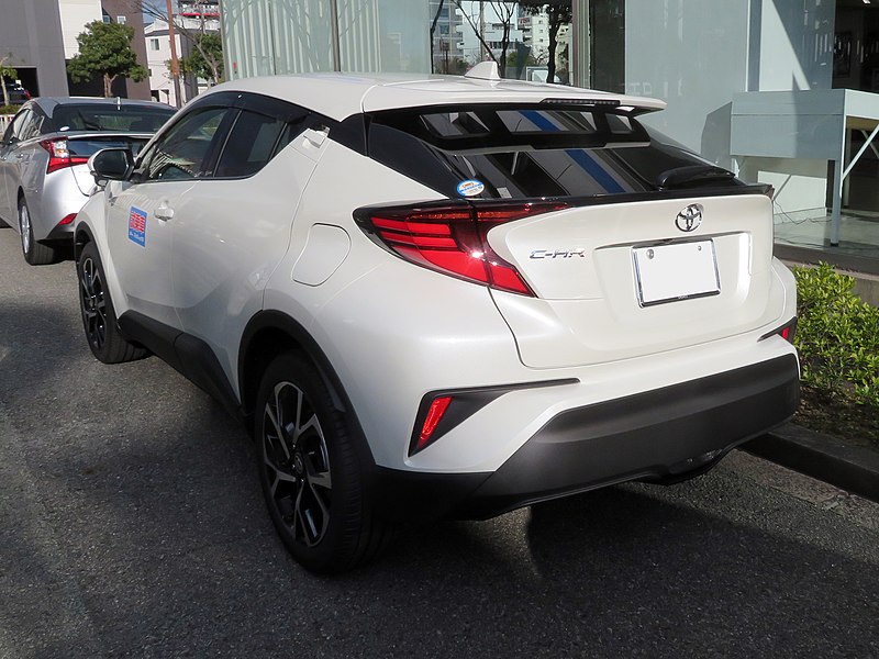 Toyota C-HR G-T 2WDãƒ»CVT (DBA-NGX10-AHXEX) rear.jpg