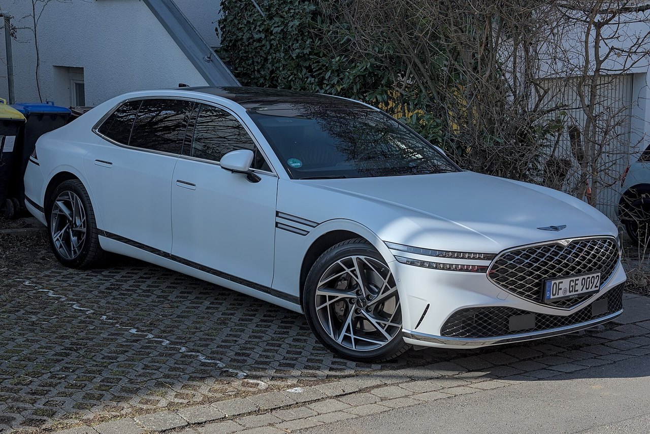 Genesis G90
